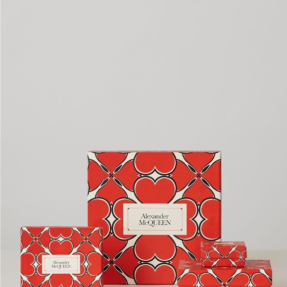 Alexander McQueen Shoes | Mens|Womens Alphabet Sneaker Charm Pale Gold LETTER B - Picture 4 of 4